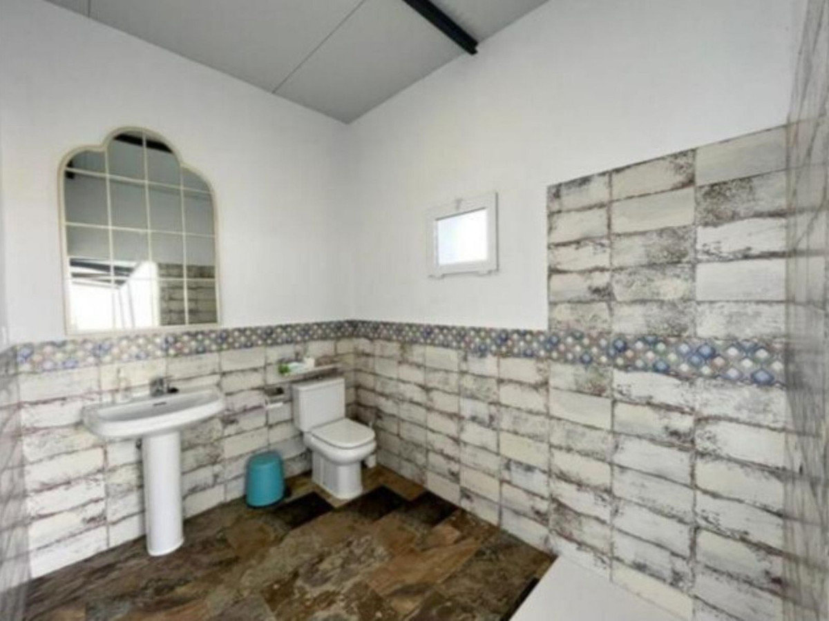 Se vende Villa - Chalet de 5 dormitorios en Costa Del Sol, Cadiz, España