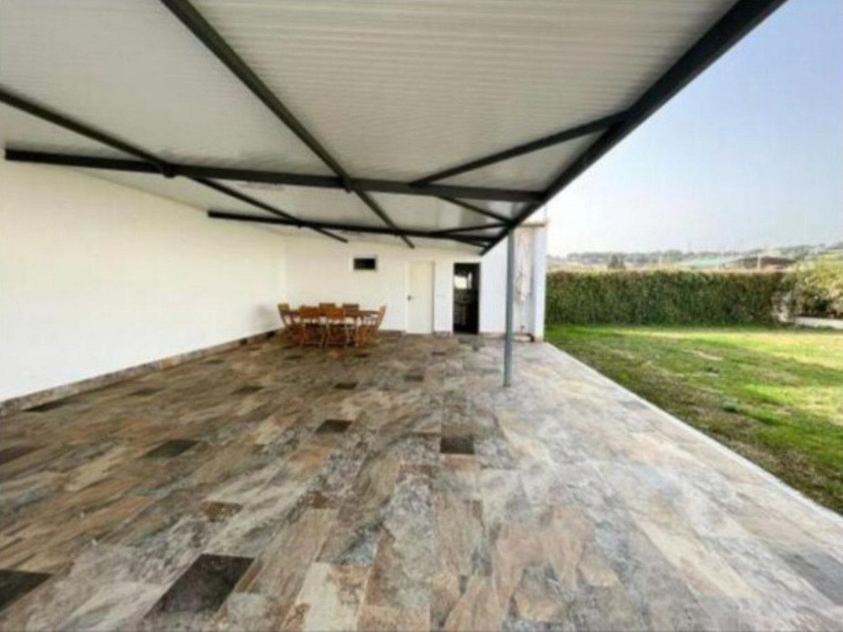 Se vende Villa - Chalet de 5 dormitorios en Costa Del Sol, Cadiz, España