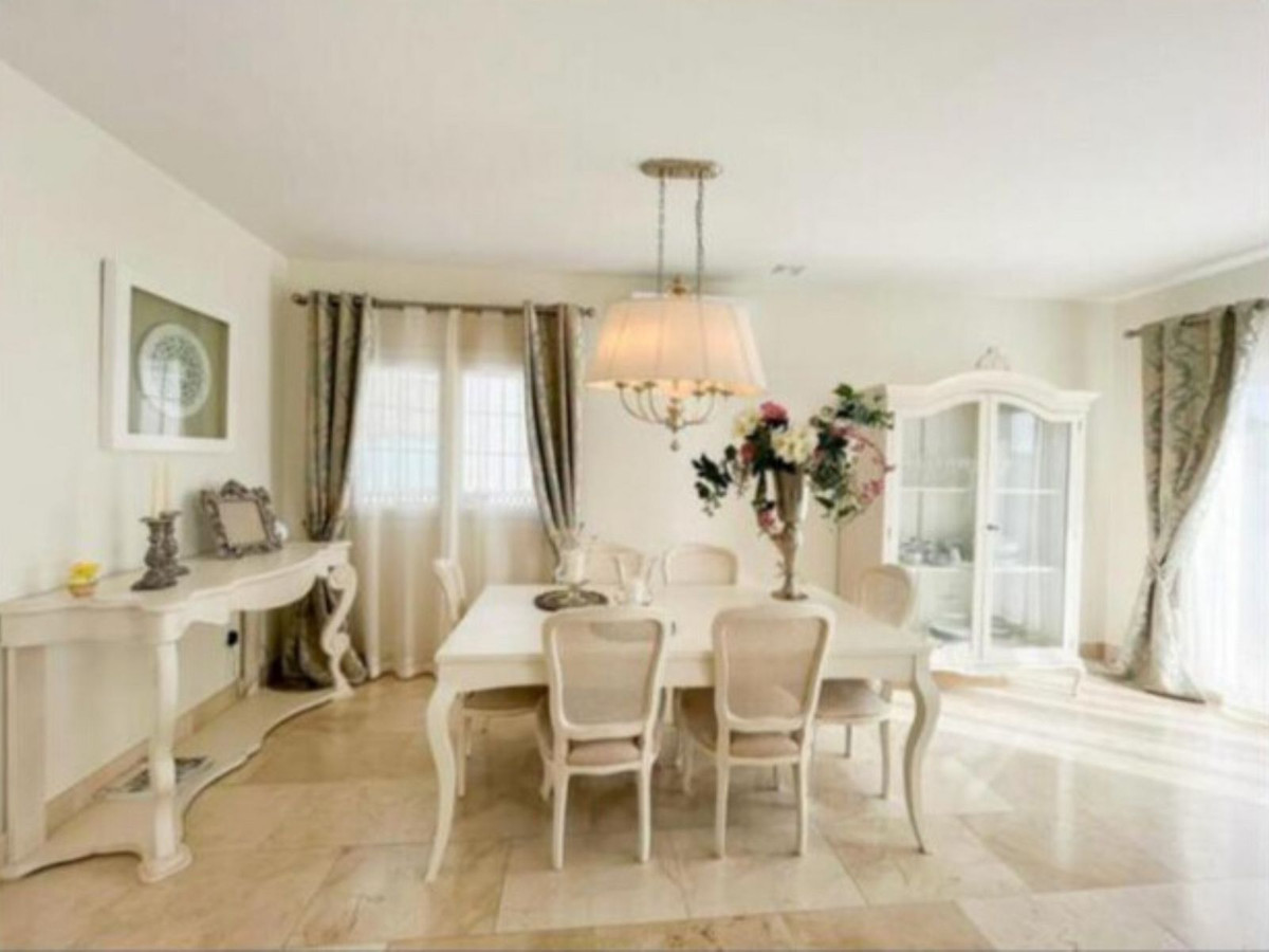 Se vende Villa - Chalet de 5 dormitorios en Costa Del Sol, Cadiz, España
