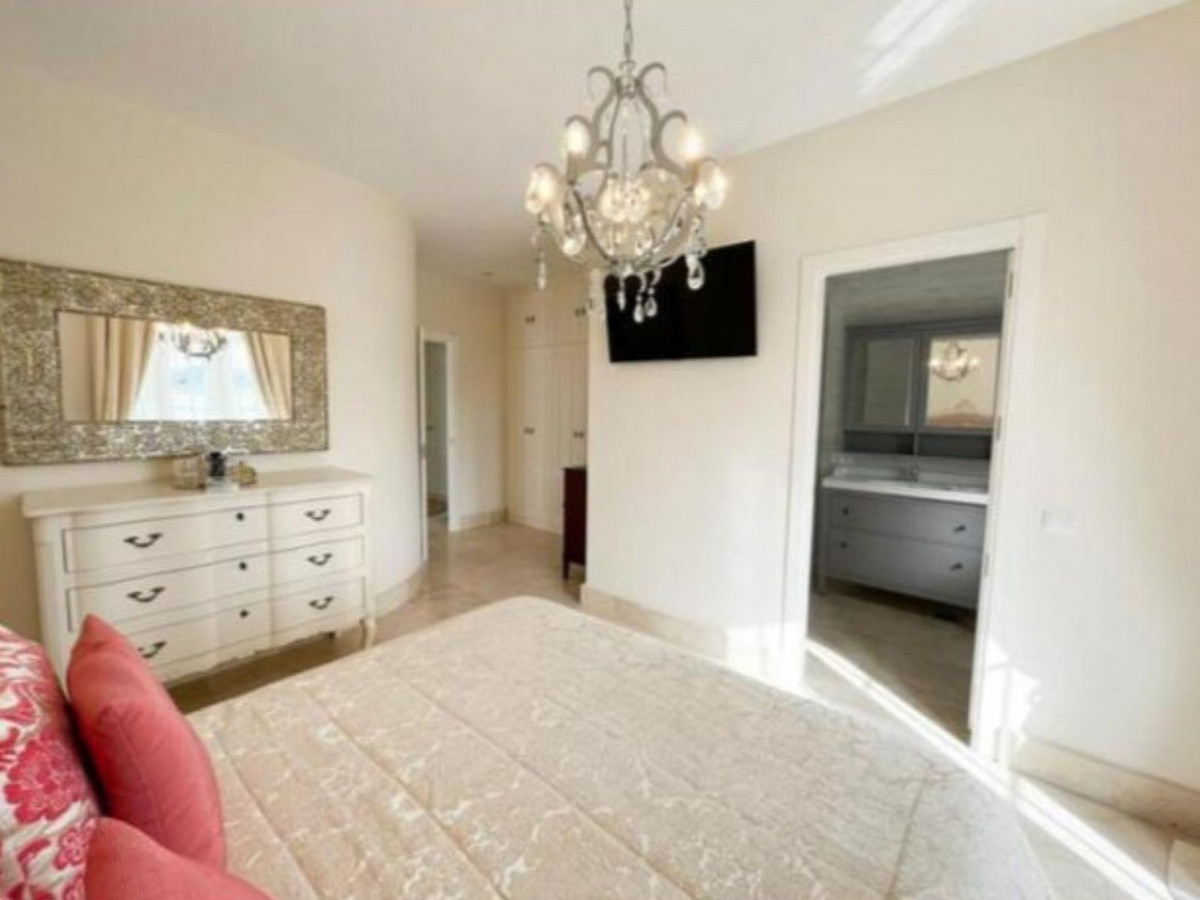Se vende Villa - Chalet de 5 dormitorios en Costa Del Sol, Cadiz, España