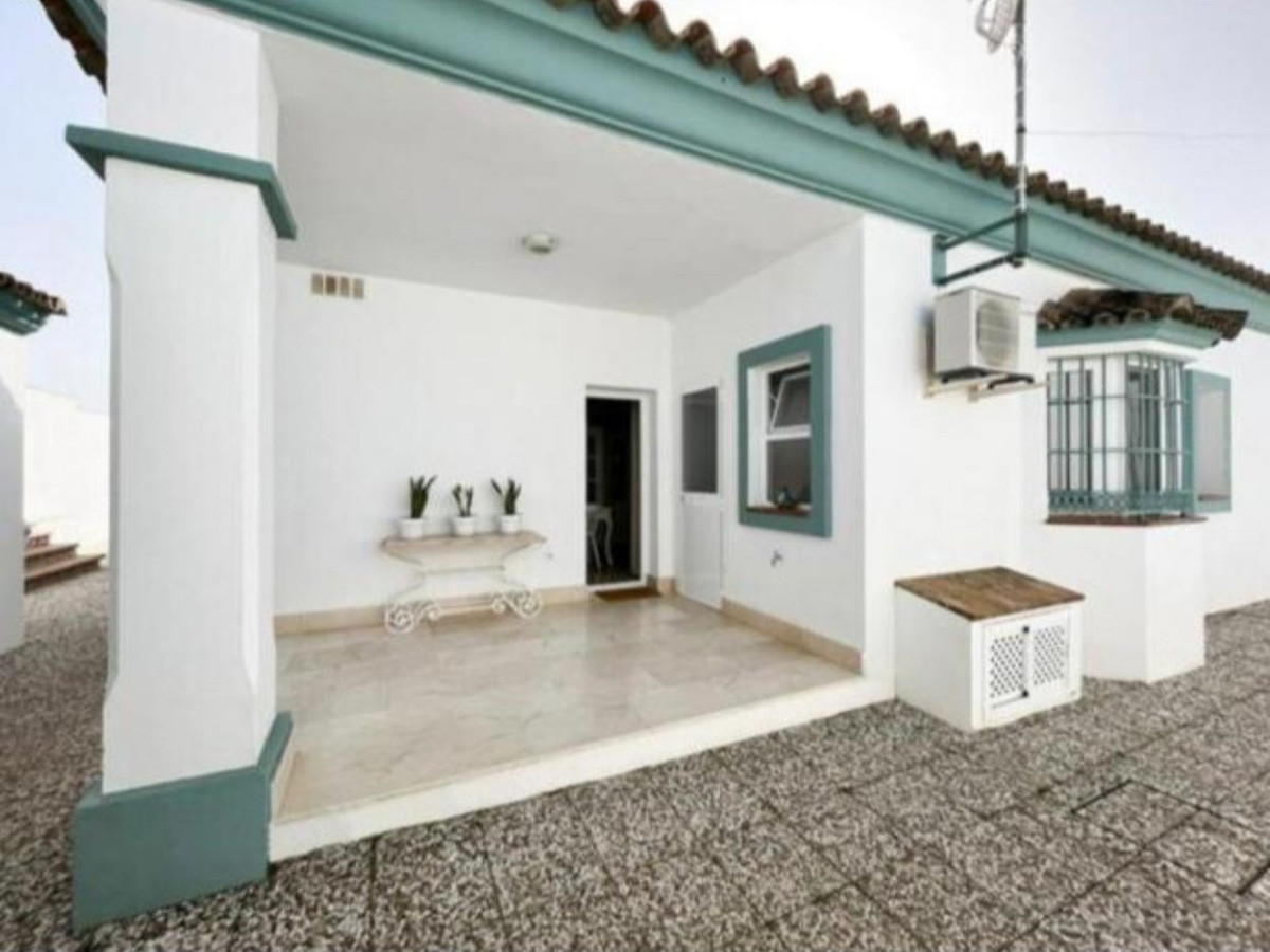 Se vende Villa - Chalet de 5 dormitorios en Costa Del Sol, Cadiz, España