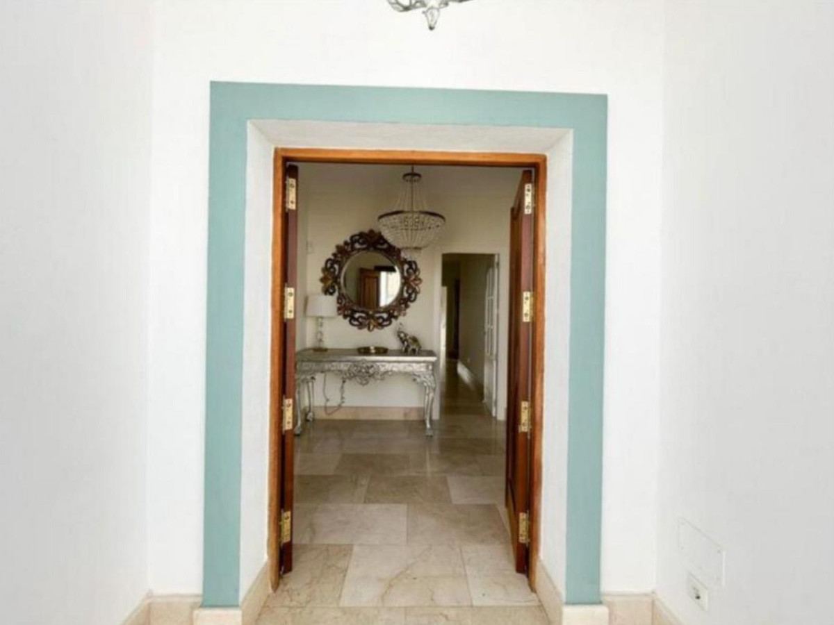 Se vende Villa - Chalet de 5 dormitorios en Costa Del Sol, Cadiz, España