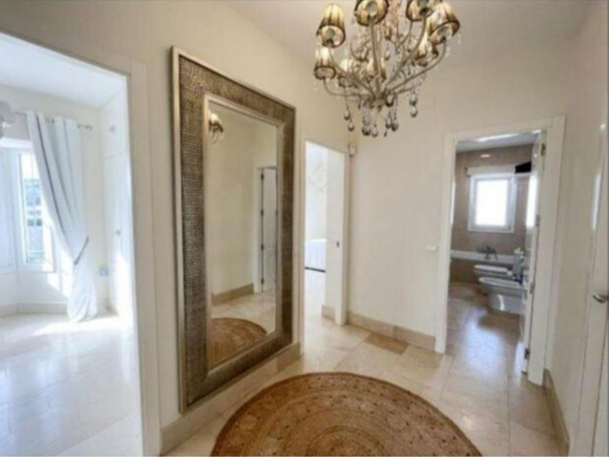 Se vende Villa - Chalet de 5 dormitorios en Costa Del Sol, Cadiz, España