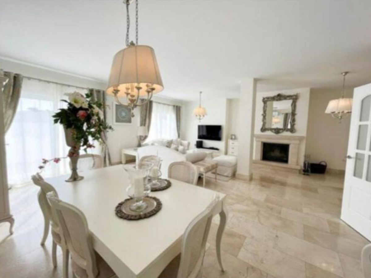Se vende Villa - Chalet de 5 dormitorios en Costa Del Sol, Cadiz, España