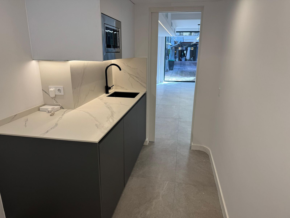 Commercial unit for sale in Marbella Costa Del Sol, Málaga, Spain