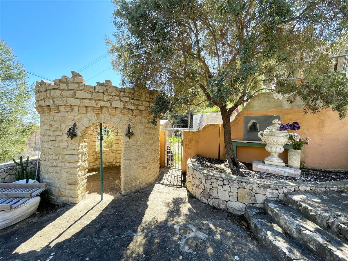 8 Bed Townhouse for sale in Benissa Costa Blanca, Alicante, Spain