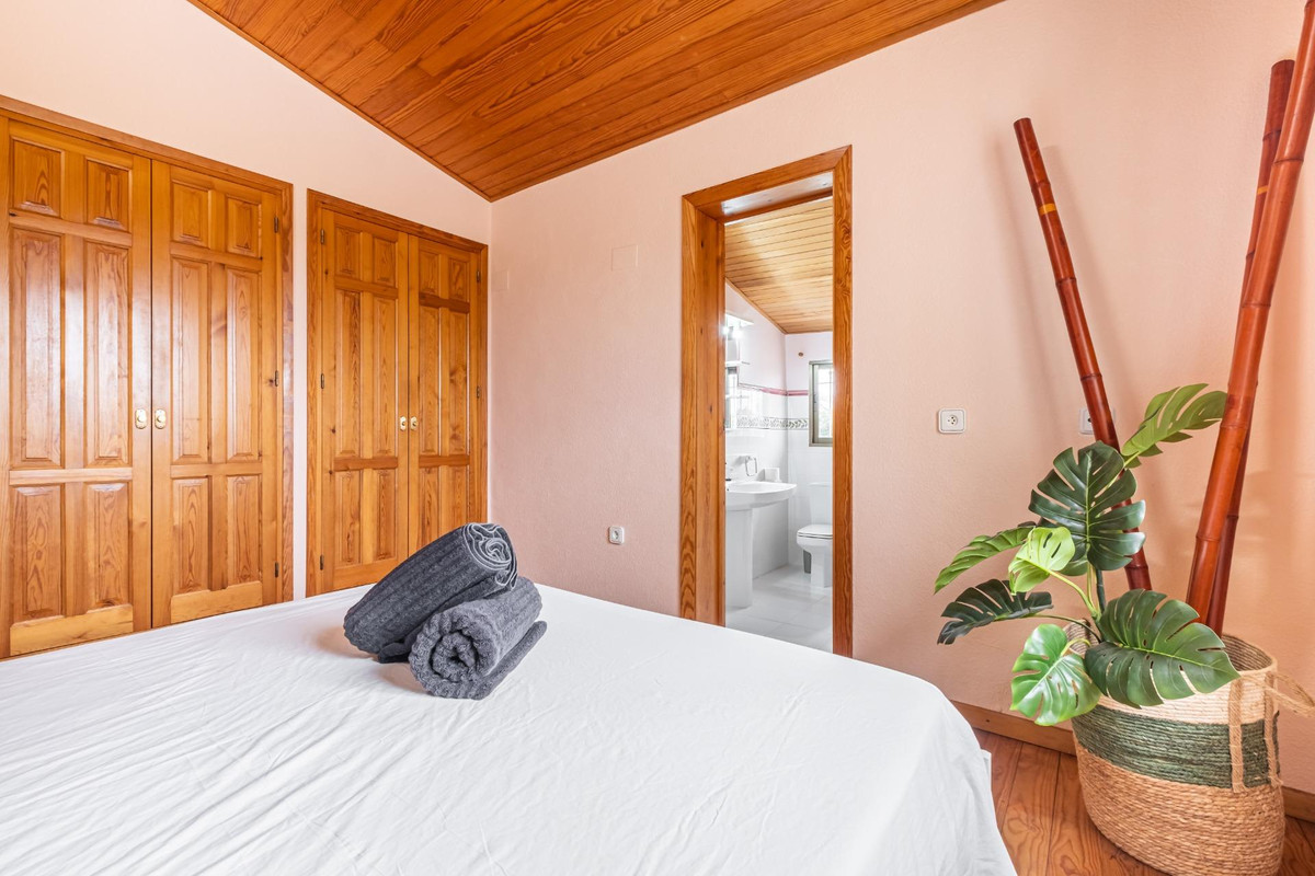 6 Bed Townhouse for sale in Polop Costa Blanca, Alicante, Spain