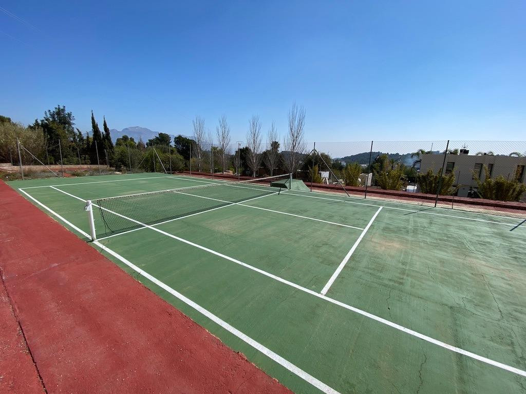 6 Bed Townhouse for sale in Polop Costa Blanca, Alicante, Spain