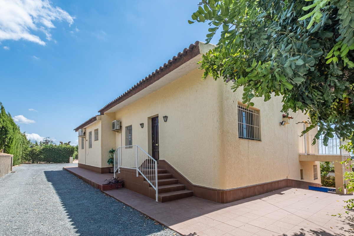 6 Bed Townhouse for sale in Polop Costa Blanca, Alicante, Spain