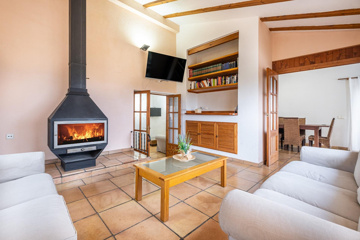 6 Bed Townhouse for sale in Polop Costa Blanca, Alicante, Spain