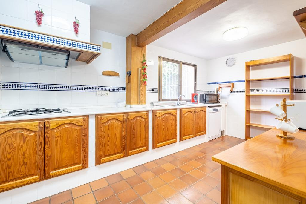 6 Bed Townhouse for sale in Polop Costa Blanca, Alicante, Spain