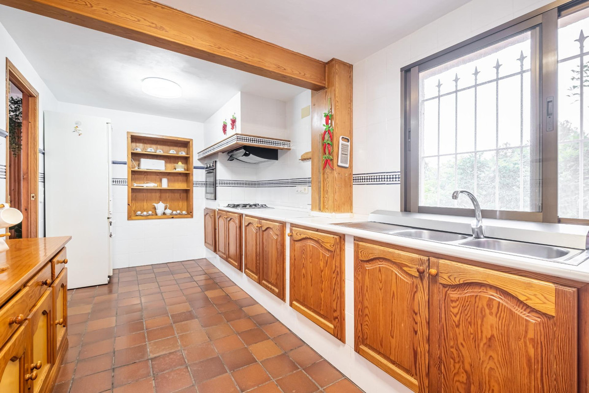 6 Bed Townhouse for sale in Polop Costa Blanca, Alicante, Spain