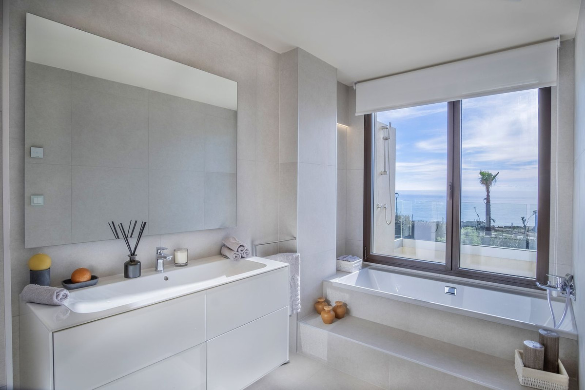 4 Bed Townhouse for sale in New Golden Mile Costa Del Sol, Málaga, Spain