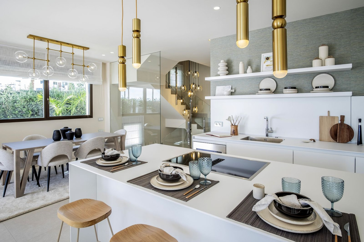 4 Bed Townhouse for sale in New Golden Mile Costa Del Sol, Málaga, Spain