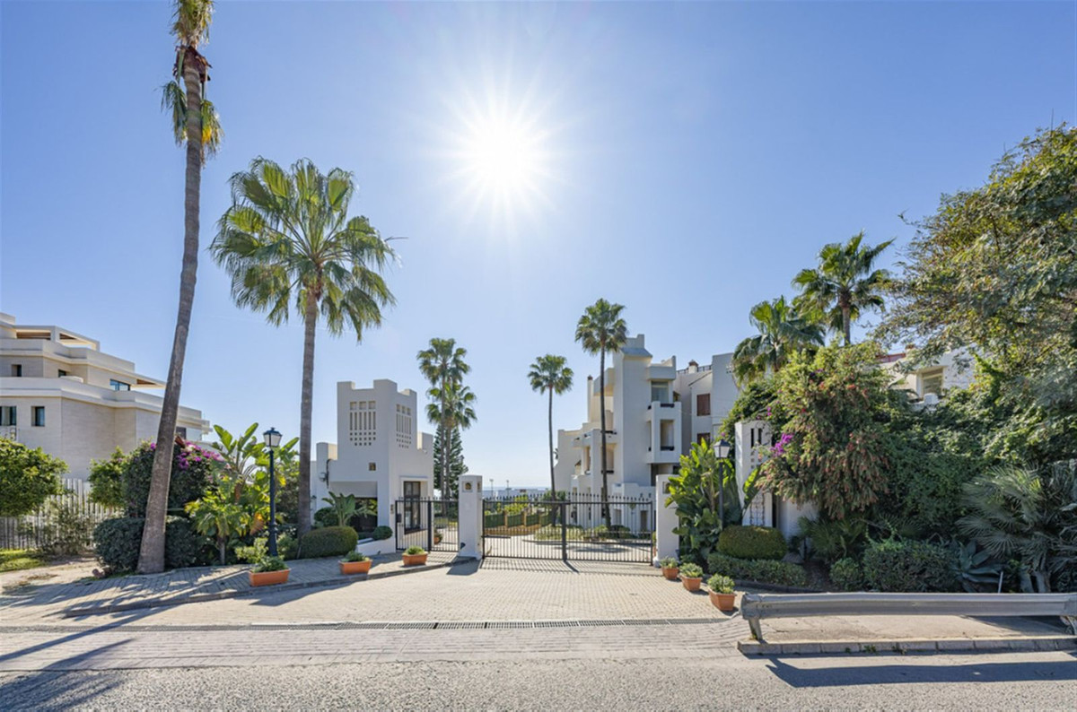 3 Bed Apartment for sale in New Golden Mile Costa Del Sol, Málaga, Spain