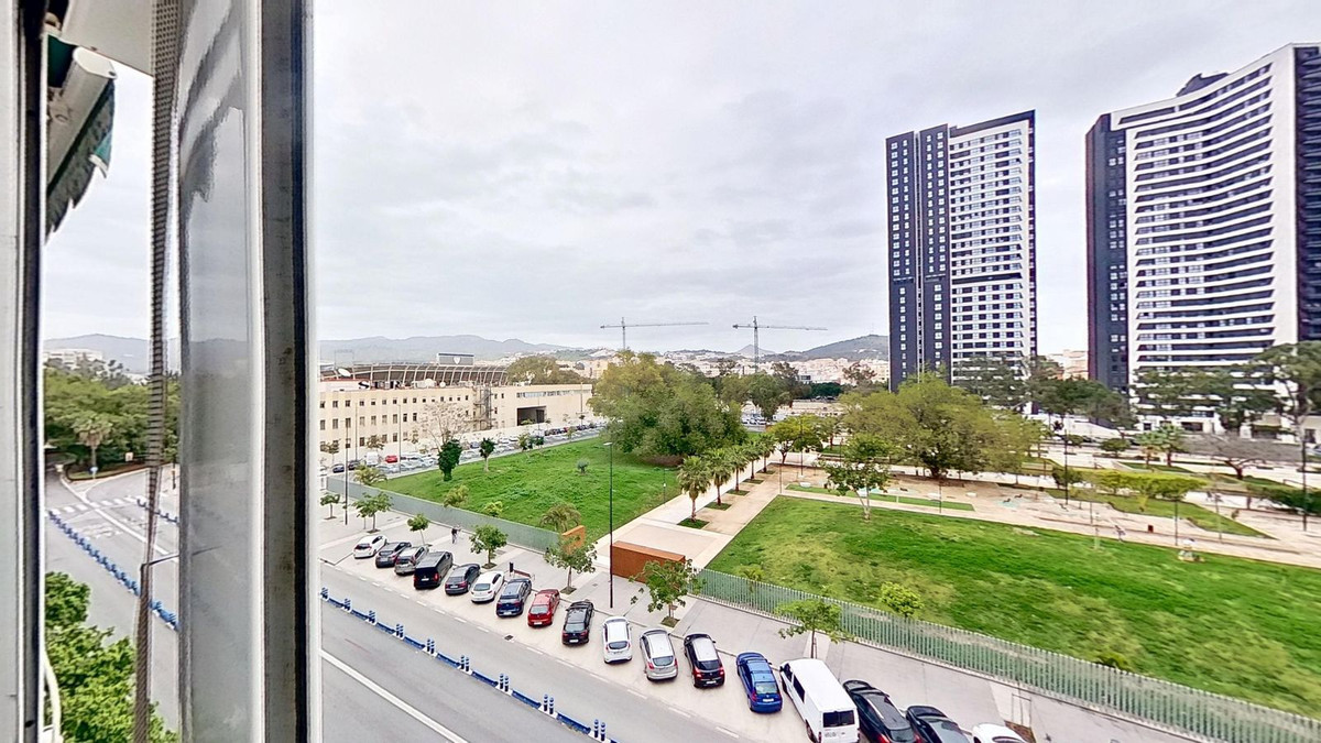 Se vende Apartamento Planta Media de 3 dormitorios en Málaga Ciudad, Málaga, España
