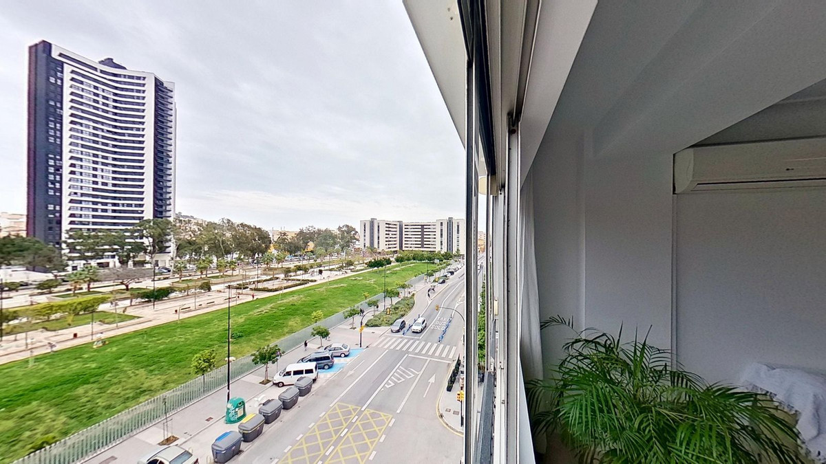 Se vende Apartamento Planta Media de 3 dormitorios en Málaga Ciudad, Málaga, España