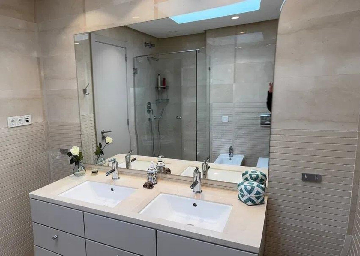 2 Bed Apartment for sale in The Golden Mile Costa Del Sol, Málaga, Spain