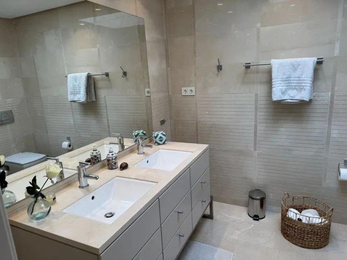 2 Bed Apartment for sale in The Golden Mile Costa Del Sol, Málaga, Spain