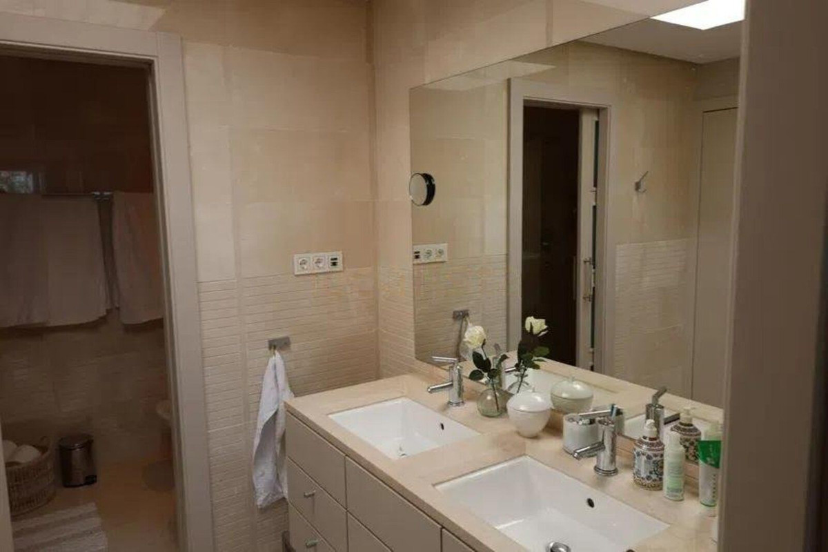 2 Bed Apartment for sale in The Golden Mile Costa Del Sol, Málaga, Spain