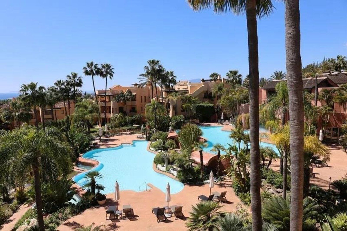 2 Bed Apartment for sale in The Golden Mile Costa Del Sol, Málaga, Spain