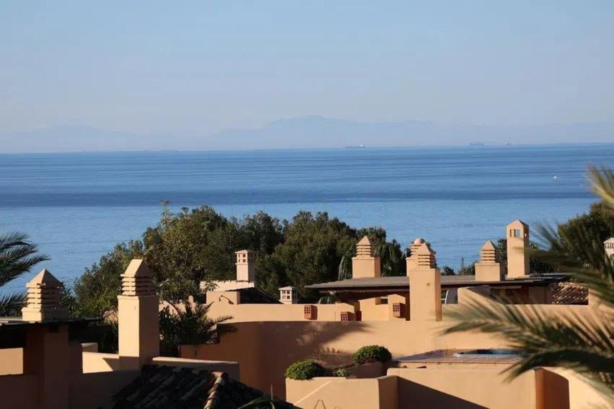 2 Bed Apartment for sale in The Golden Mile Costa Del Sol, Málaga, Spain