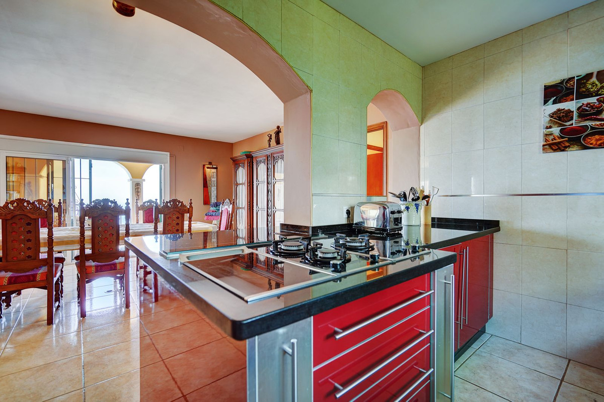 Se vende Villa - Chalet de 5 dormitorios en Costa Del Sol, Málaga, España