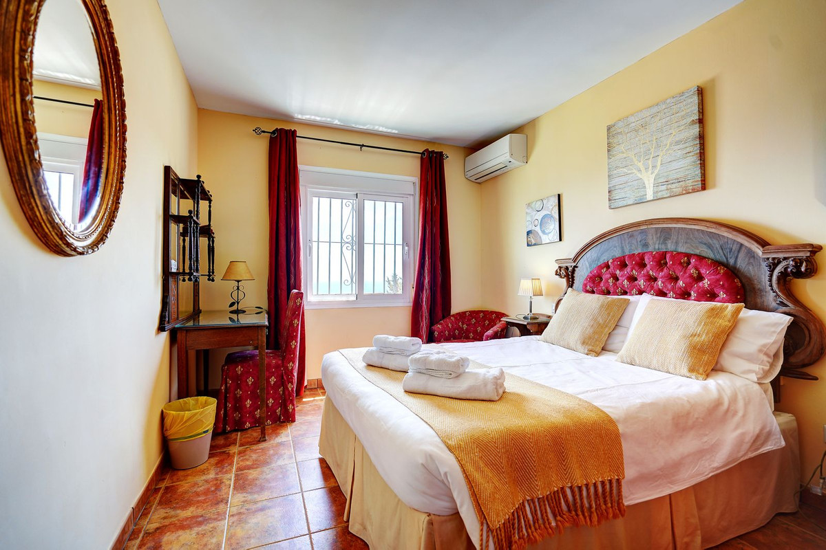 Se vende Villa - Chalet de 5 dormitorios en Costa Del Sol, Málaga, España