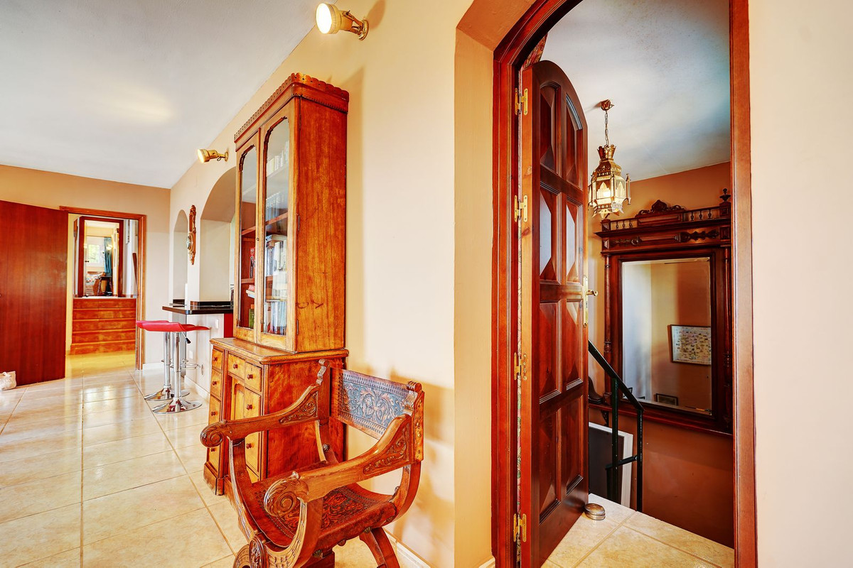 Se vende Villa - Chalet de 5 dormitorios en Costa Del Sol, Málaga, España