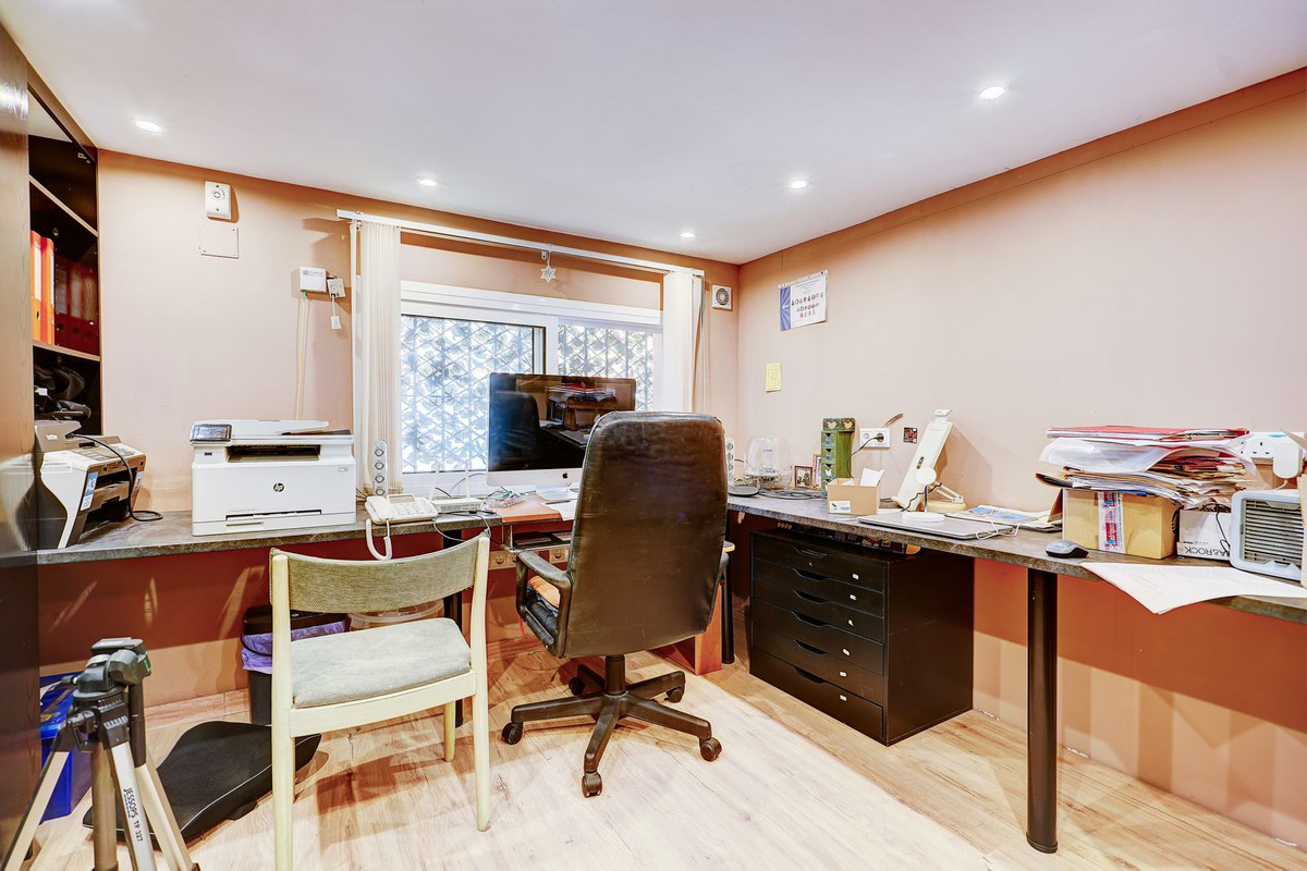 Se vende Villa - Chalet de 5 dormitorios en Costa Del Sol, Málaga, España