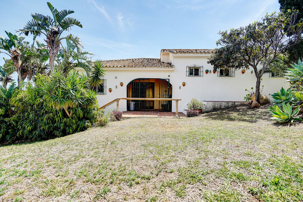 Se vende Villa - Chalet de 5 dormitorios en Costa Del Sol, Málaga, España