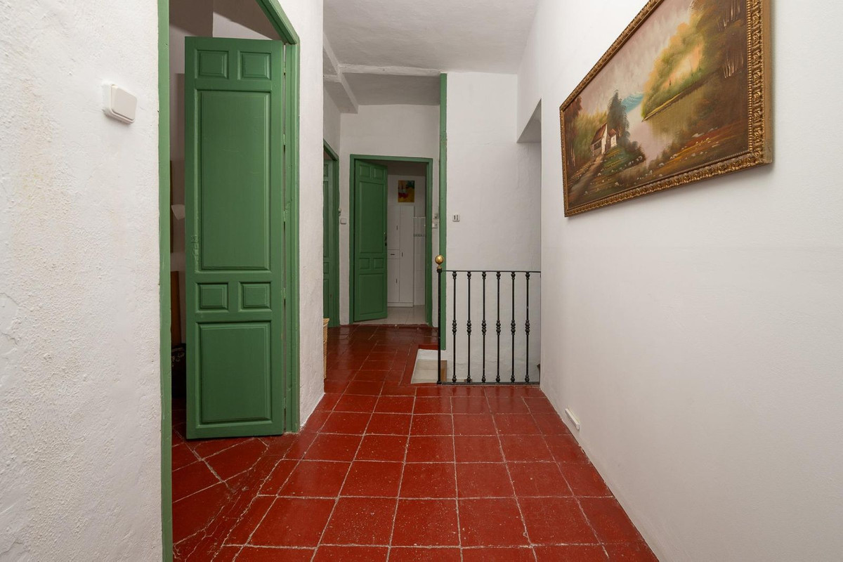 7 Bed Townhouse for sale in Tolox Costa Del Sol, Málaga, Spain