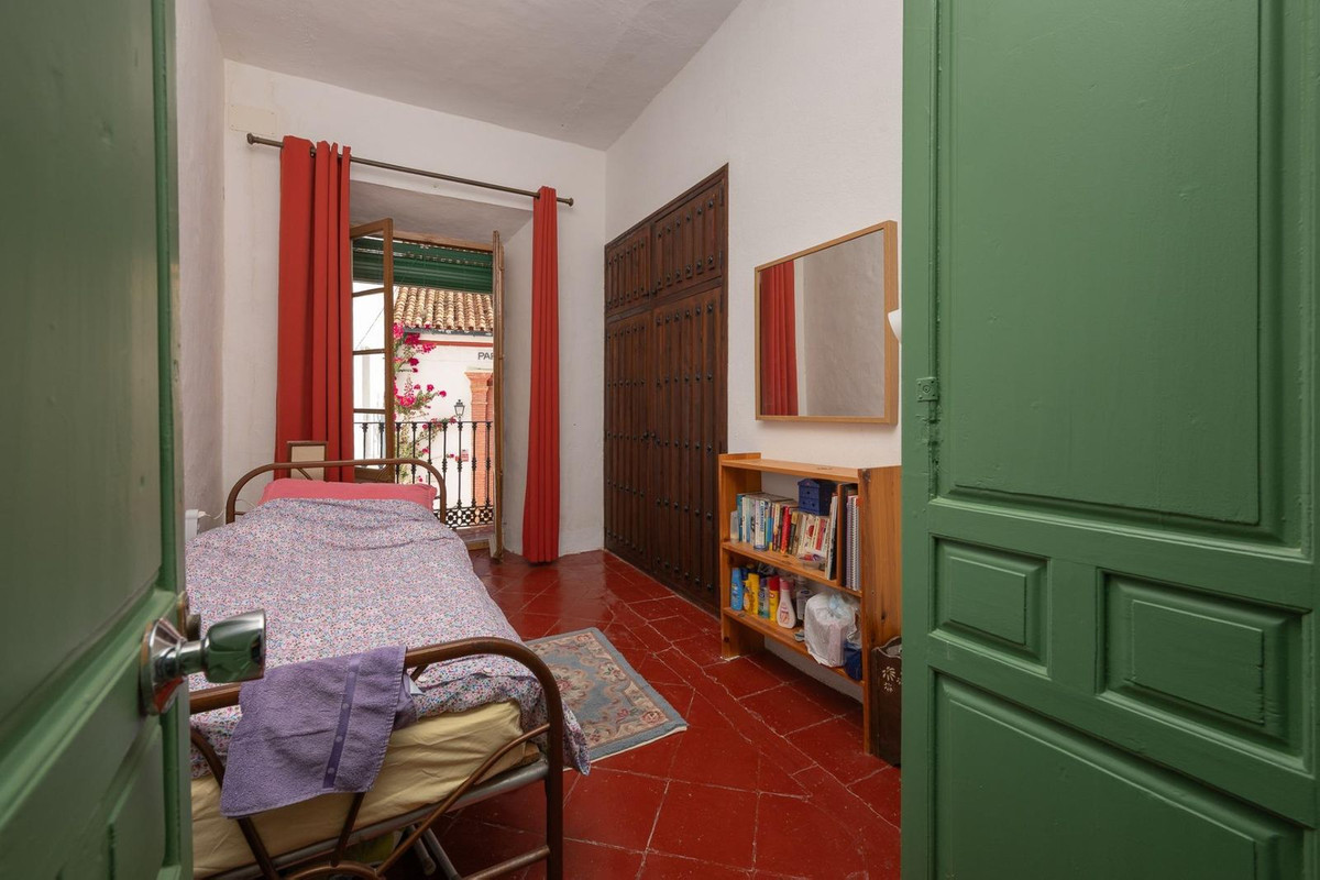 7 Bed Townhouse for sale in Tolox Costa Del Sol, Málaga, Spain