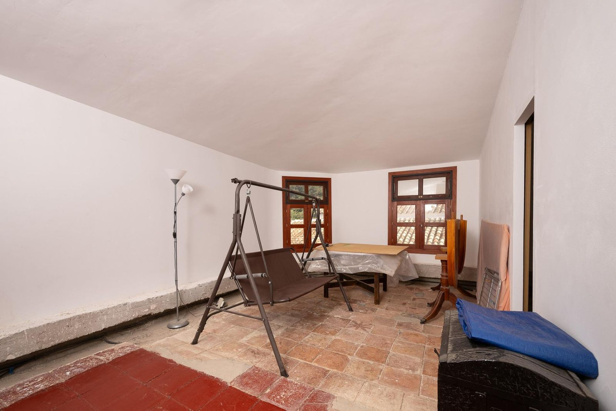 7 Bed Townhouse for sale in Tolox Costa Del Sol, Málaga, Spain