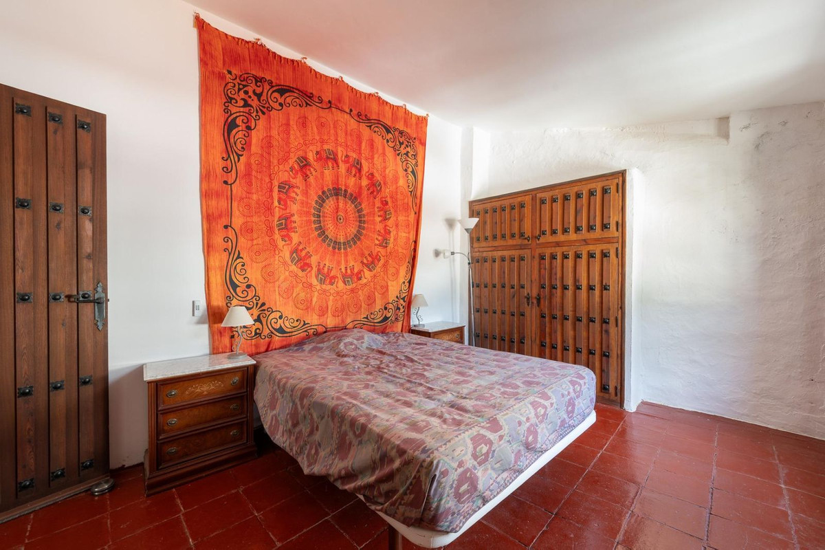 7 Bed Townhouse for sale in Tolox Costa Del Sol, Málaga, Spain