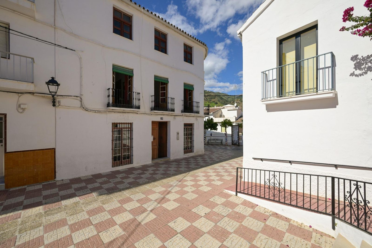 7 Bed Townhouse for sale in Tolox Costa Del Sol, Málaga, Spain
