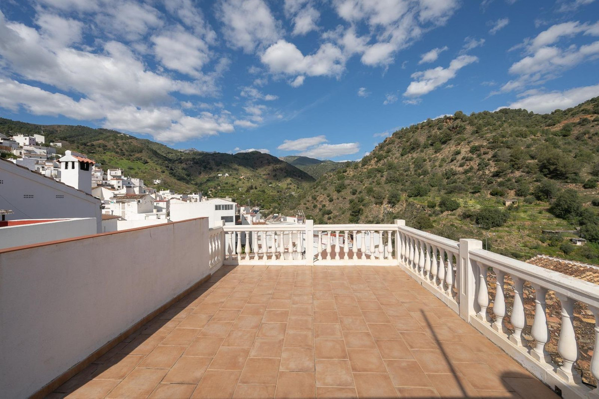 7 Bed Townhouse for sale in Tolox Costa Del Sol, Málaga, Spain