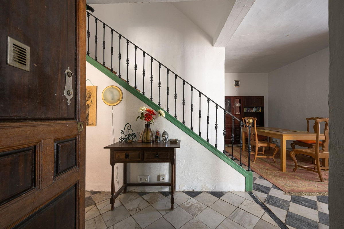 7 Bed Townhouse for sale in Tolox Costa Del Sol, Málaga, Spain