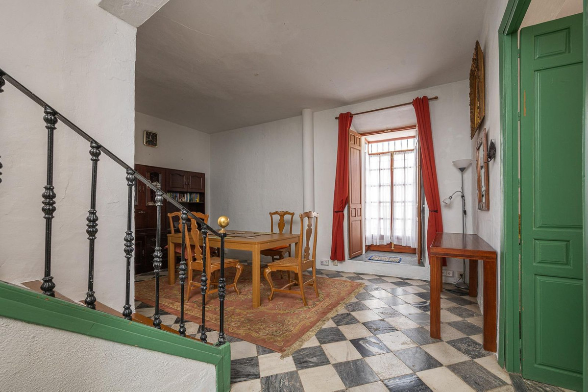 7 Bed Townhouse for sale in Tolox Costa Del Sol, Málaga, Spain