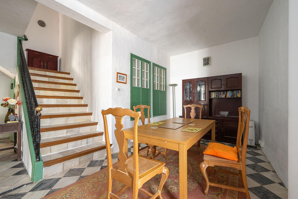 7 Bed Townhouse for sale in Tolox Costa Del Sol, Málaga, Spain