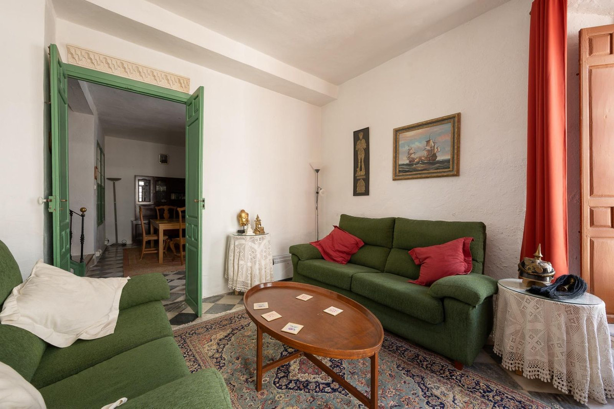 7 Bed Townhouse for sale in Tolox Costa Del Sol, Málaga, Spain