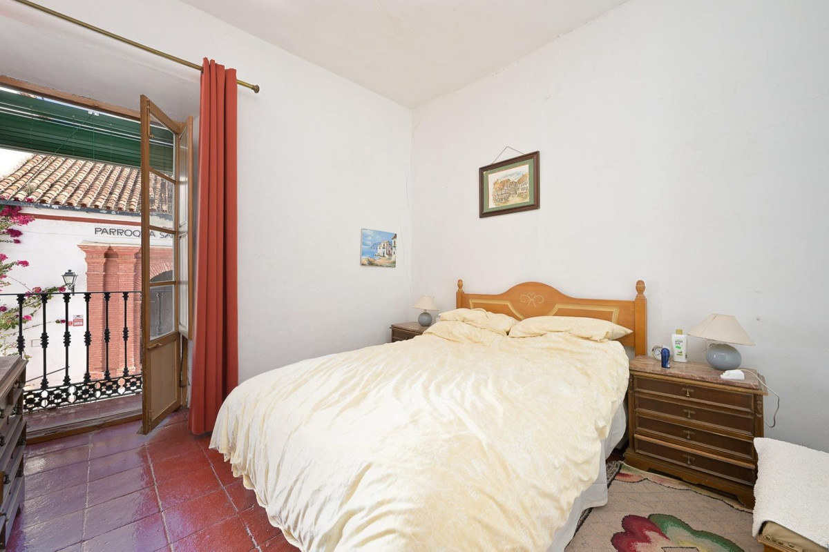 7 Bed Townhouse for sale in Tolox Costa Del Sol, Málaga, Spain