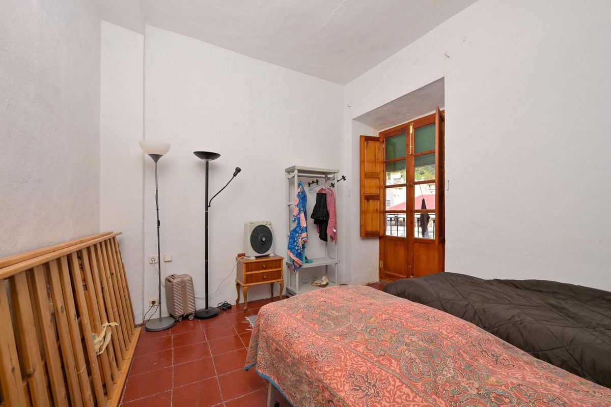 7 Bed Townhouse for sale in Tolox Costa Del Sol, Málaga, Spain