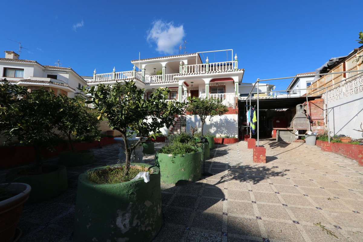 5 Bed Townhouse for sale in Marbella Costa Del Sol, Málaga, Spain