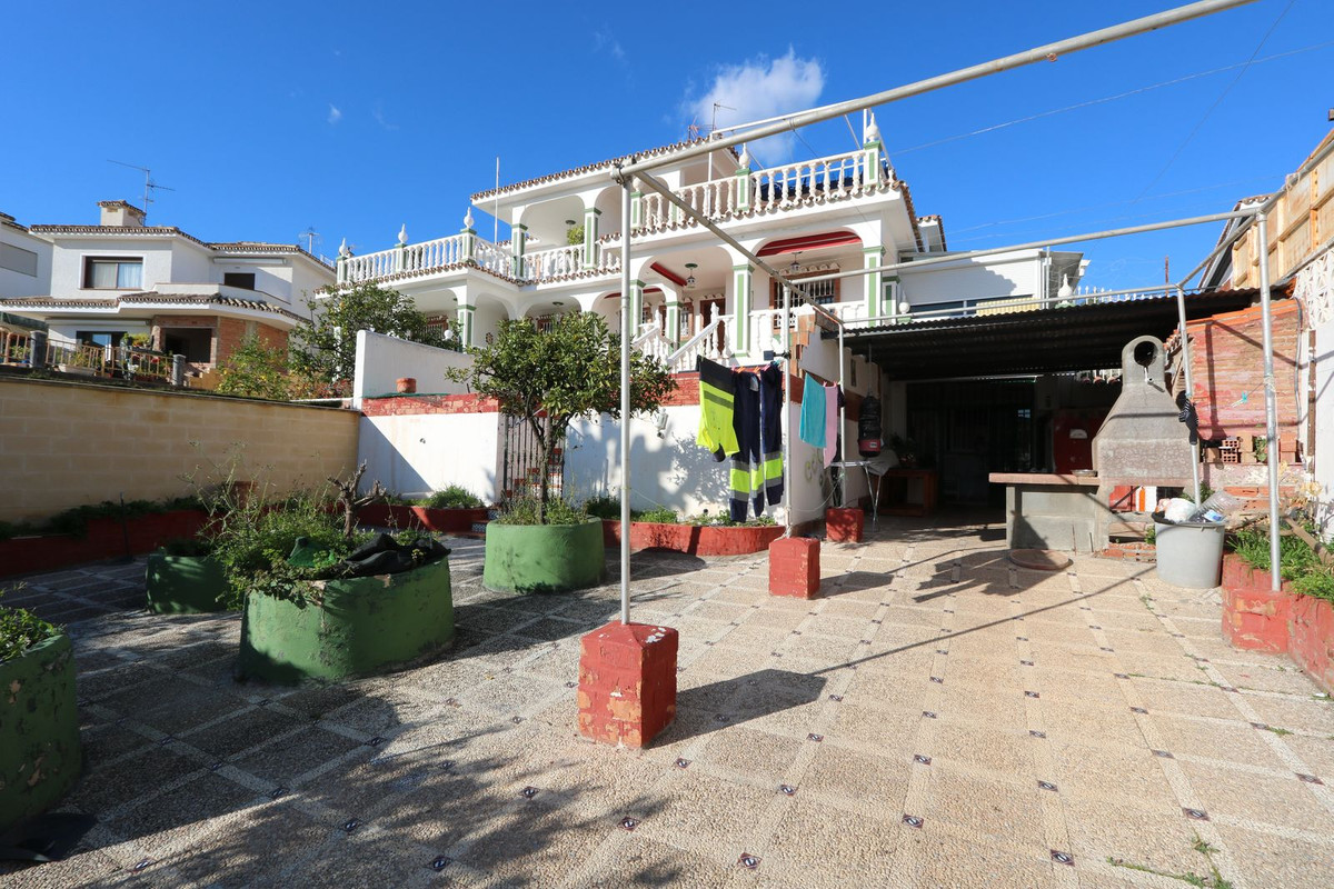 5 Bed Townhouse for sale in Marbella Costa Del Sol, Málaga, Spain