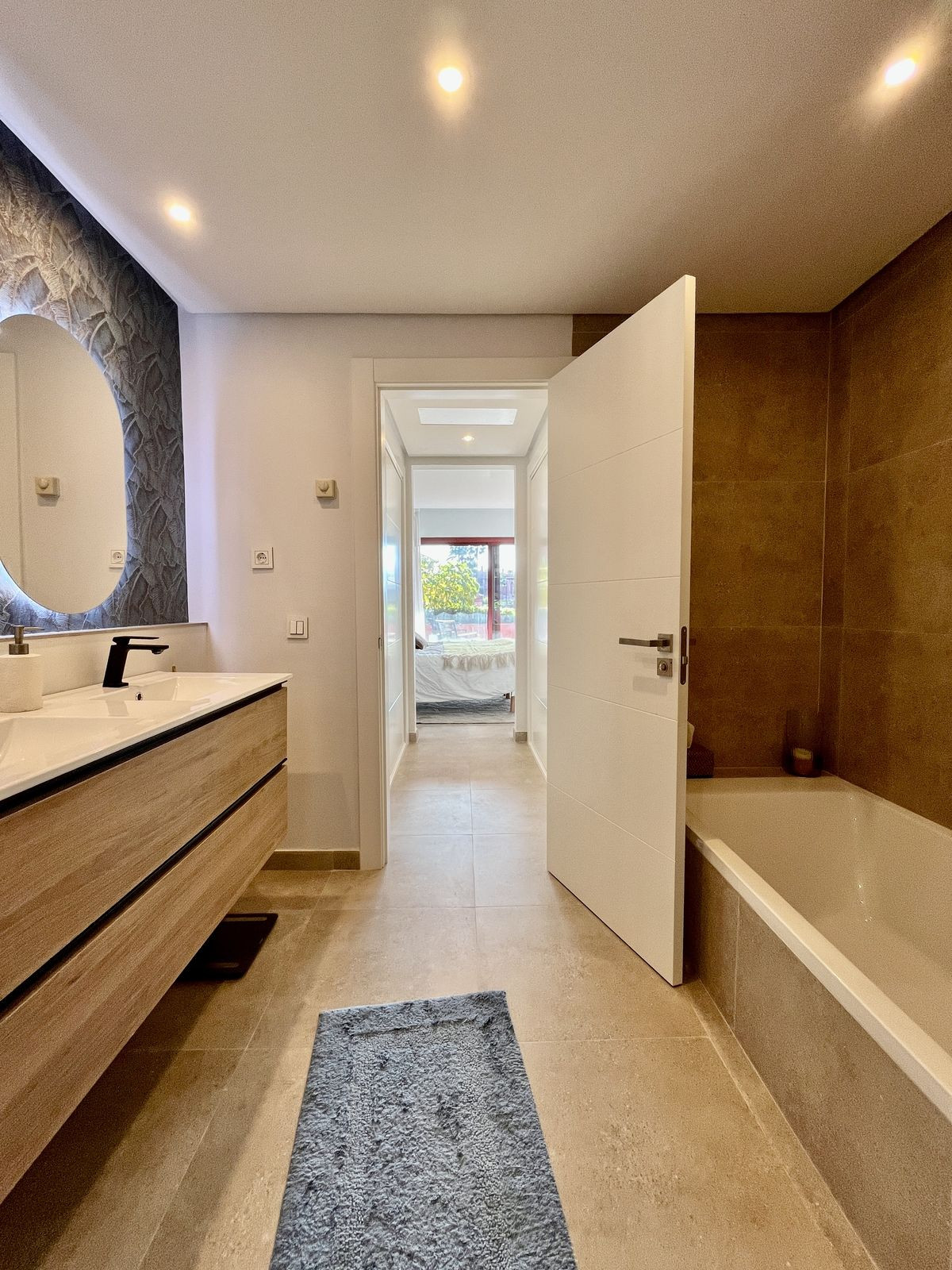 3 Bed Apartment for sale in Estepona Costa Del Sol, Málaga, Spain