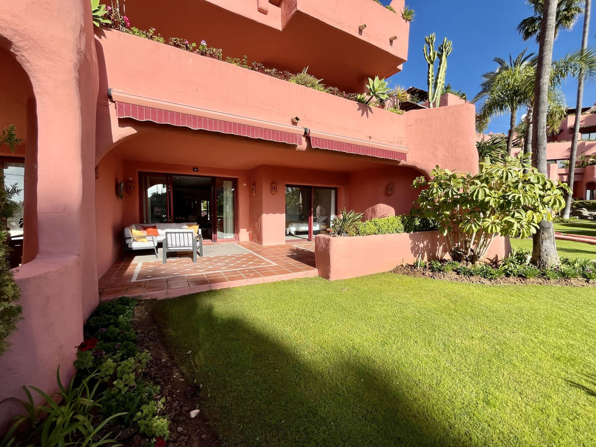 3 Bed Apartment for sale in Estepona Costa Del Sol, Málaga, Spain