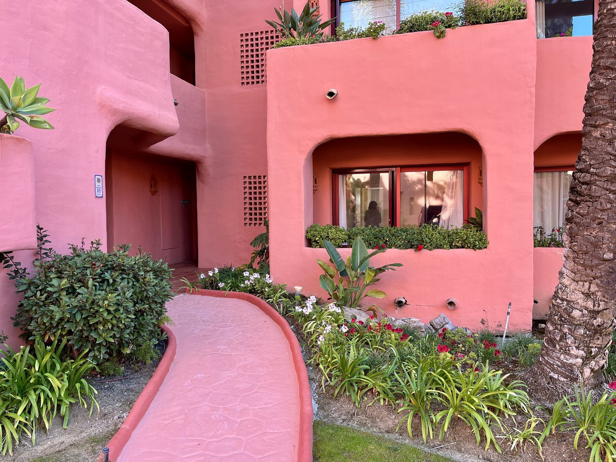3 Bed Apartment for sale in Estepona Costa Del Sol, Málaga, Spain