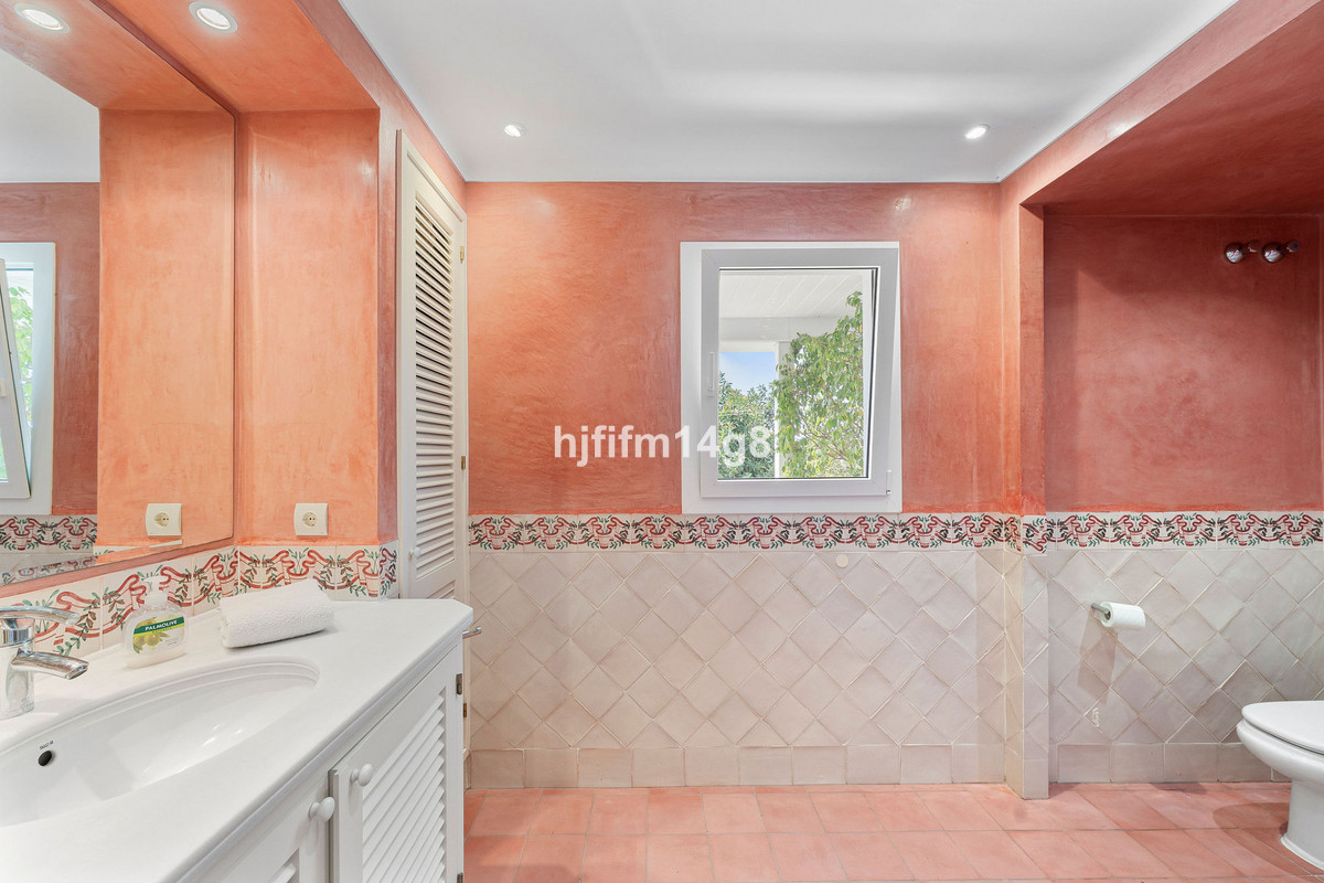 Se vende Villa - Chalet de 4 dormitorios en Costa Del Sol, Málaga, España