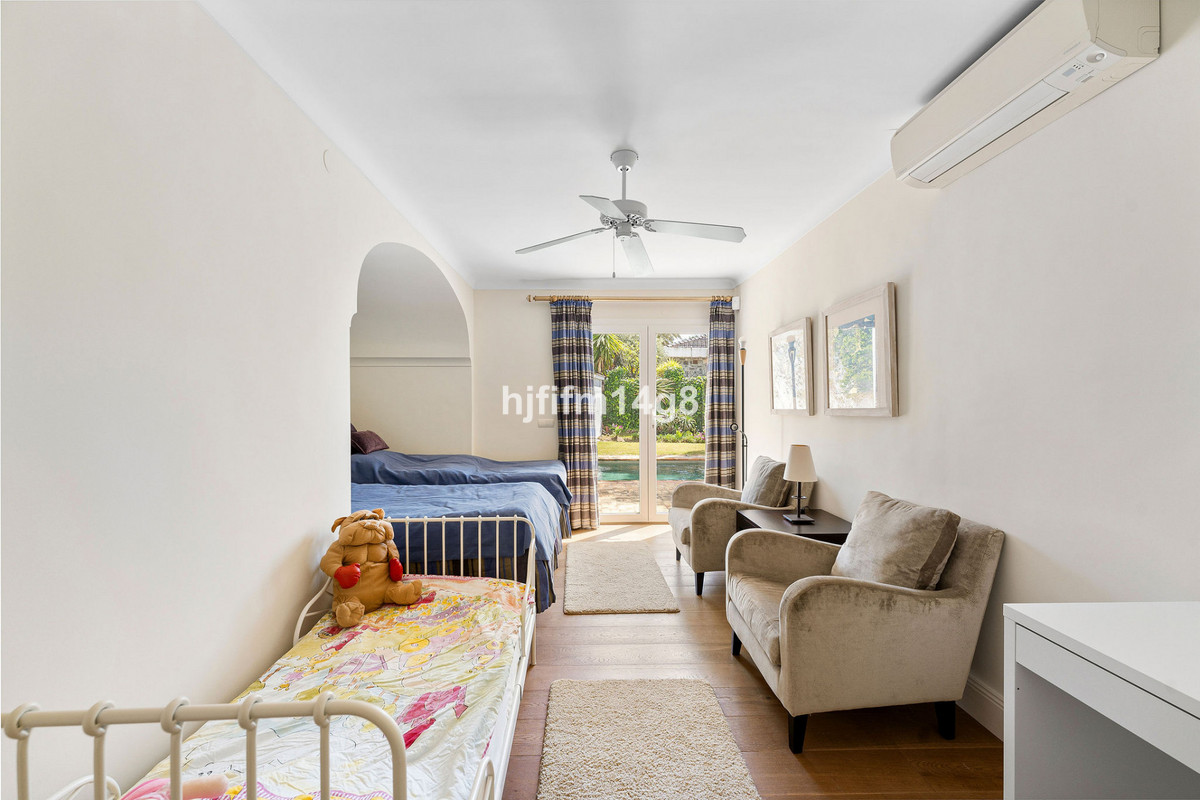 Se vende Villa - Chalet de 4 dormitorios en Costa Del Sol, Málaga, España